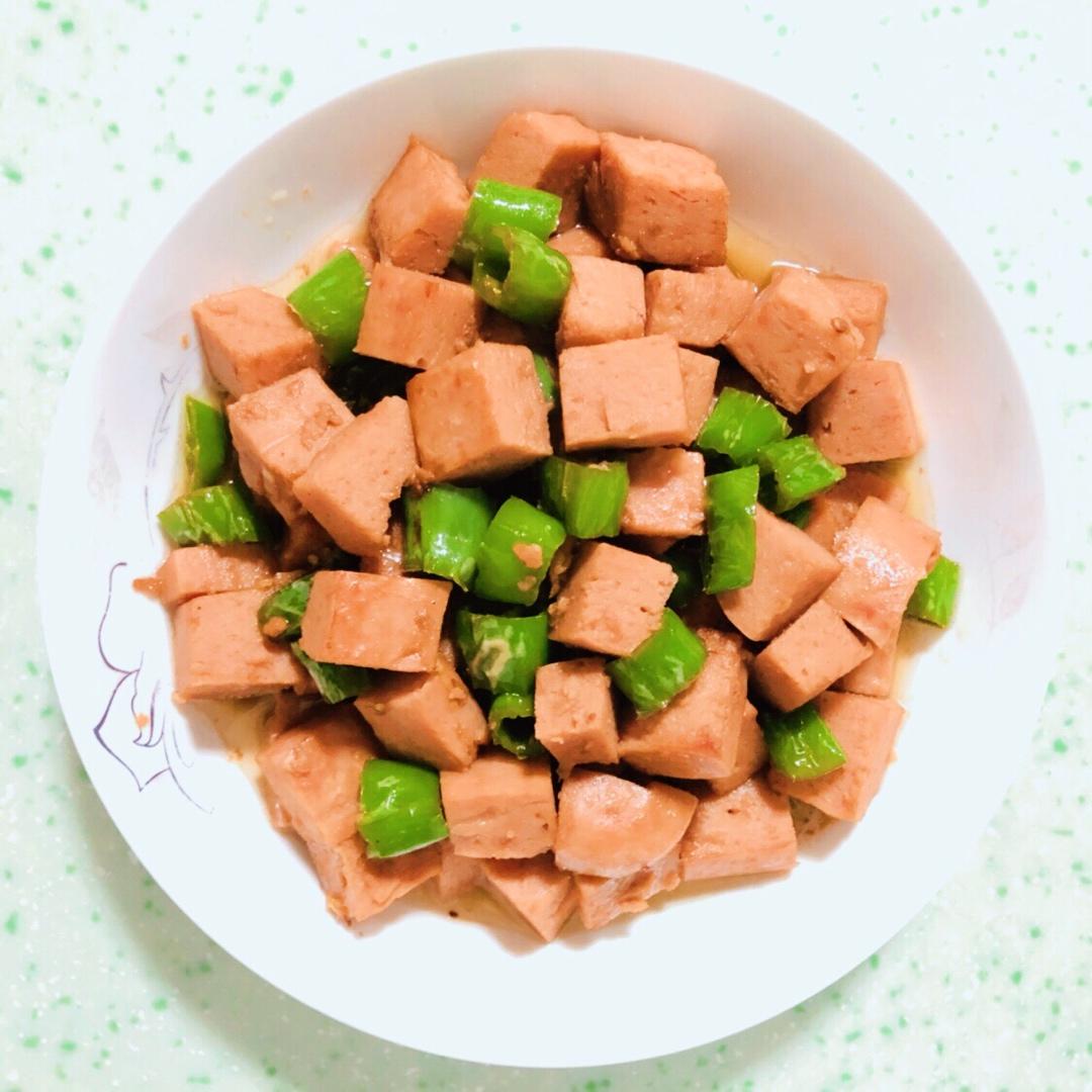 快手玉米鸡蛋干炒火腿丁