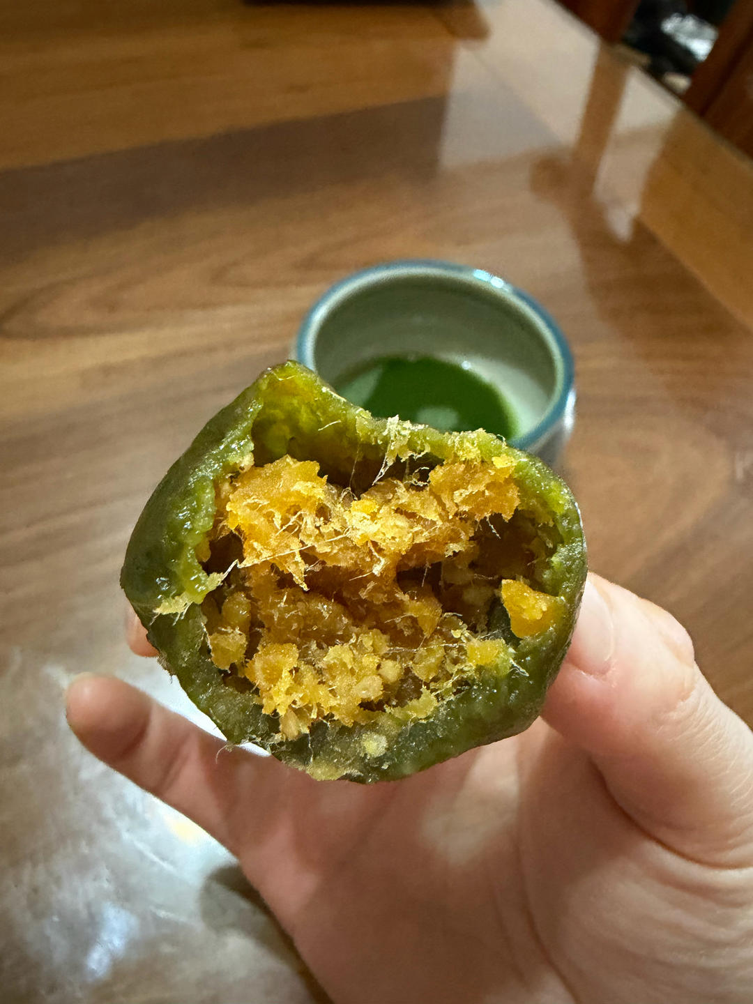 超好吃的网红咸蛋黄肉松青团