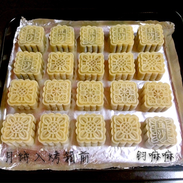 广式月饼—蛋黄莲蓉月饼