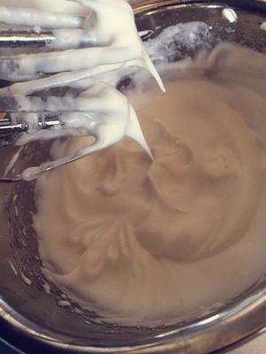 奶油糖霜巧克力纸杯的做法 步骤3