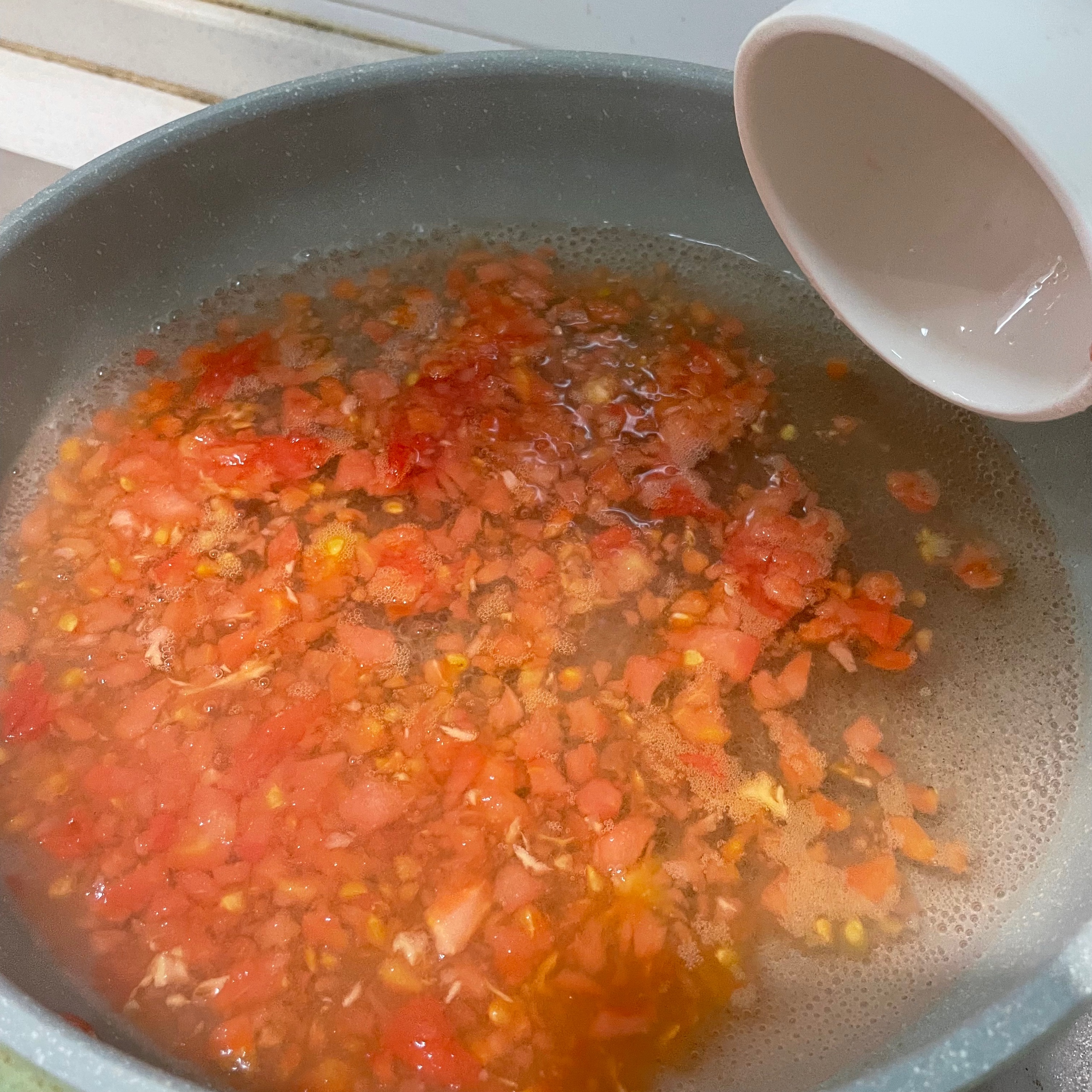 西红柿蛋花汤的做法 步骤2