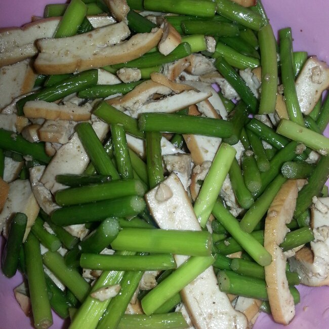 五香蒜苔炒豆干