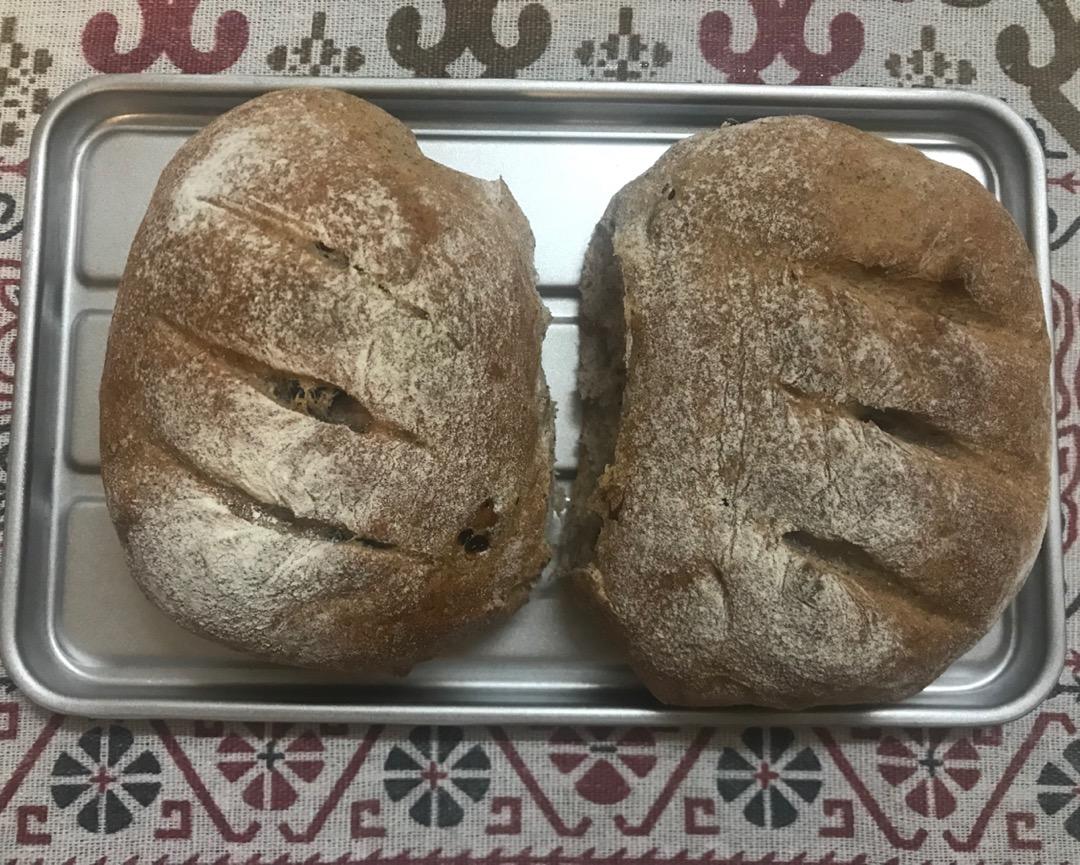 全麦蔓越莓核桃软欧包