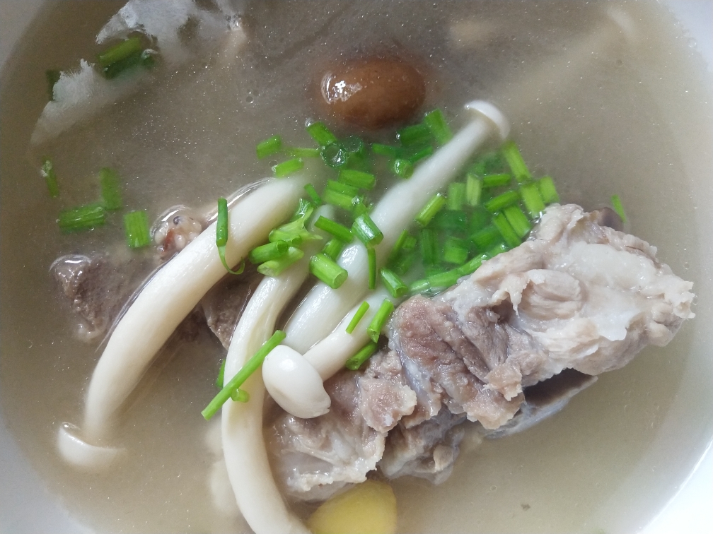 鲜菇排骨汤简单又营养的清汤的做法