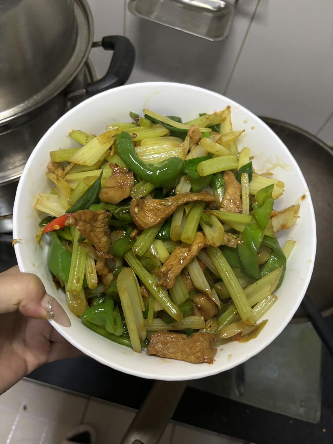 下饭芹菜炒肉