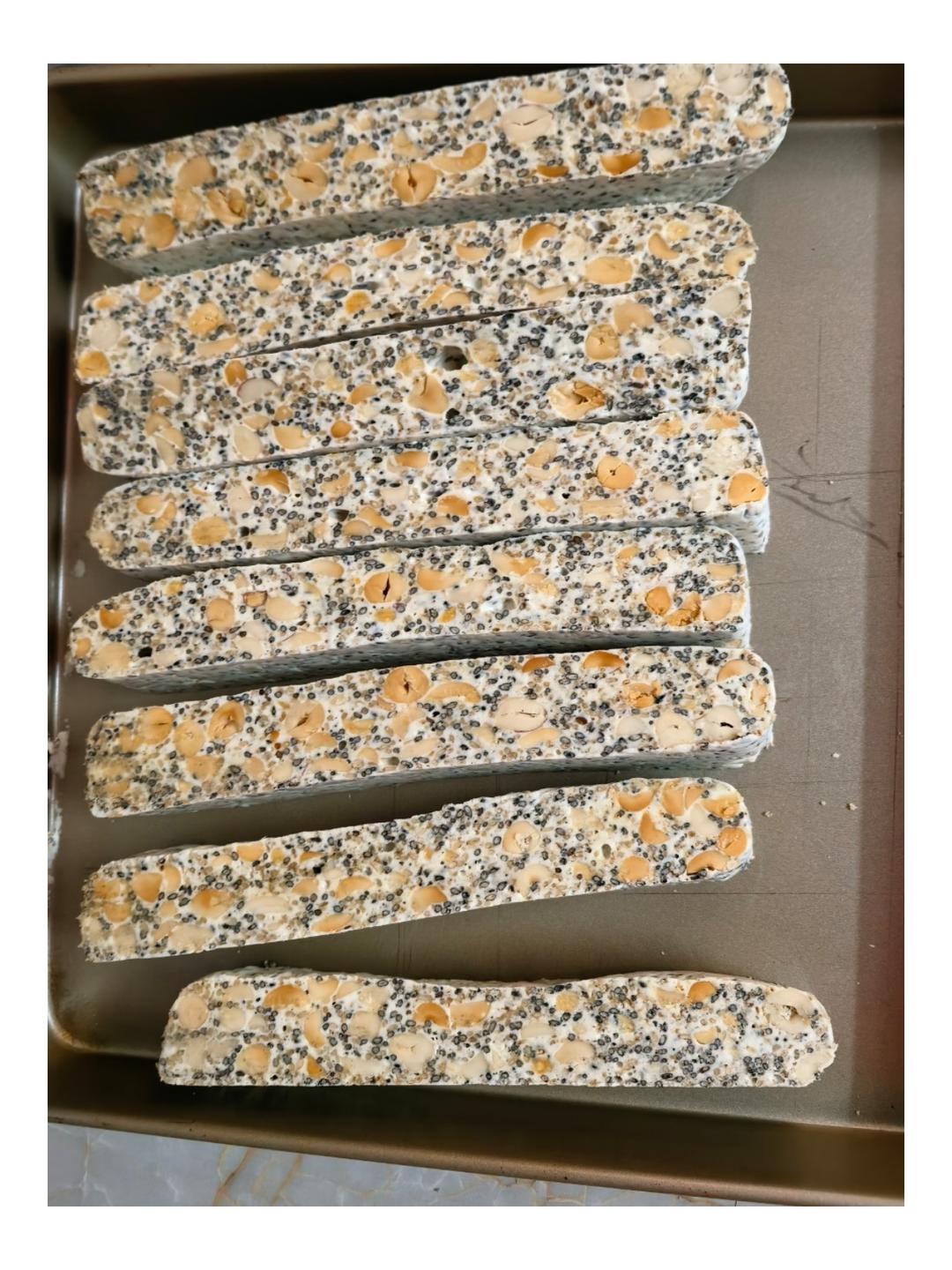 黑芝麻花生牛轧糖