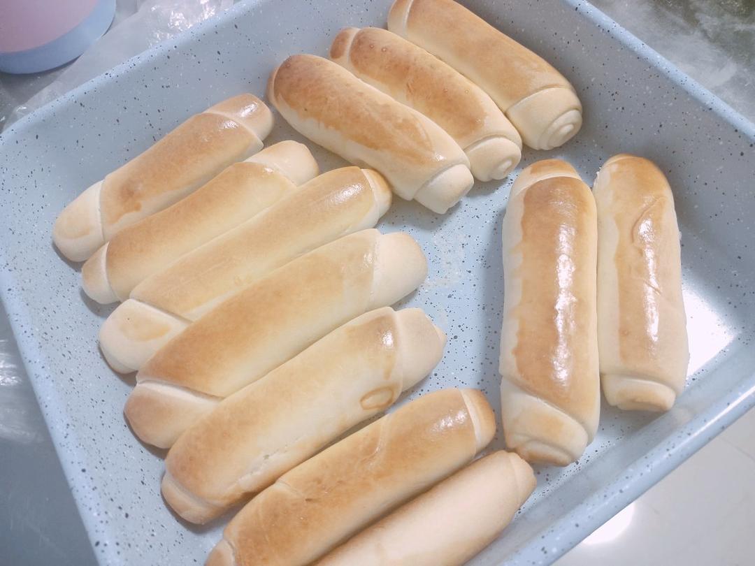 看上去就很好吃！可爱的小奶棍面包