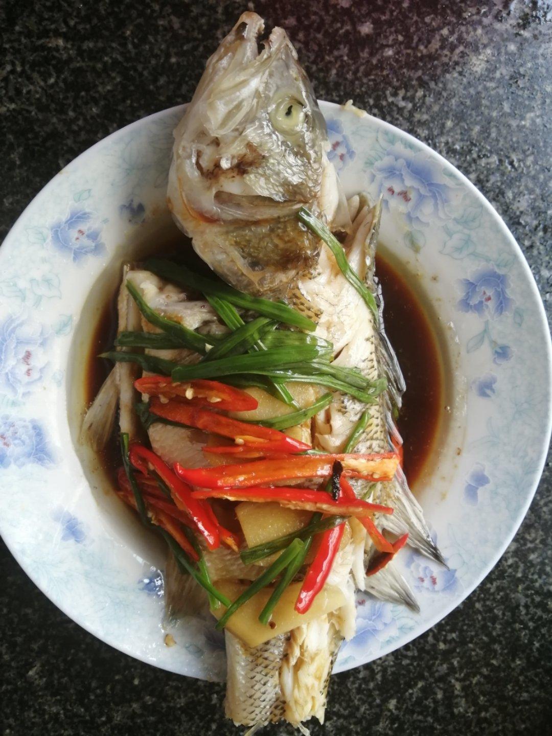 清蒸鲈鱼