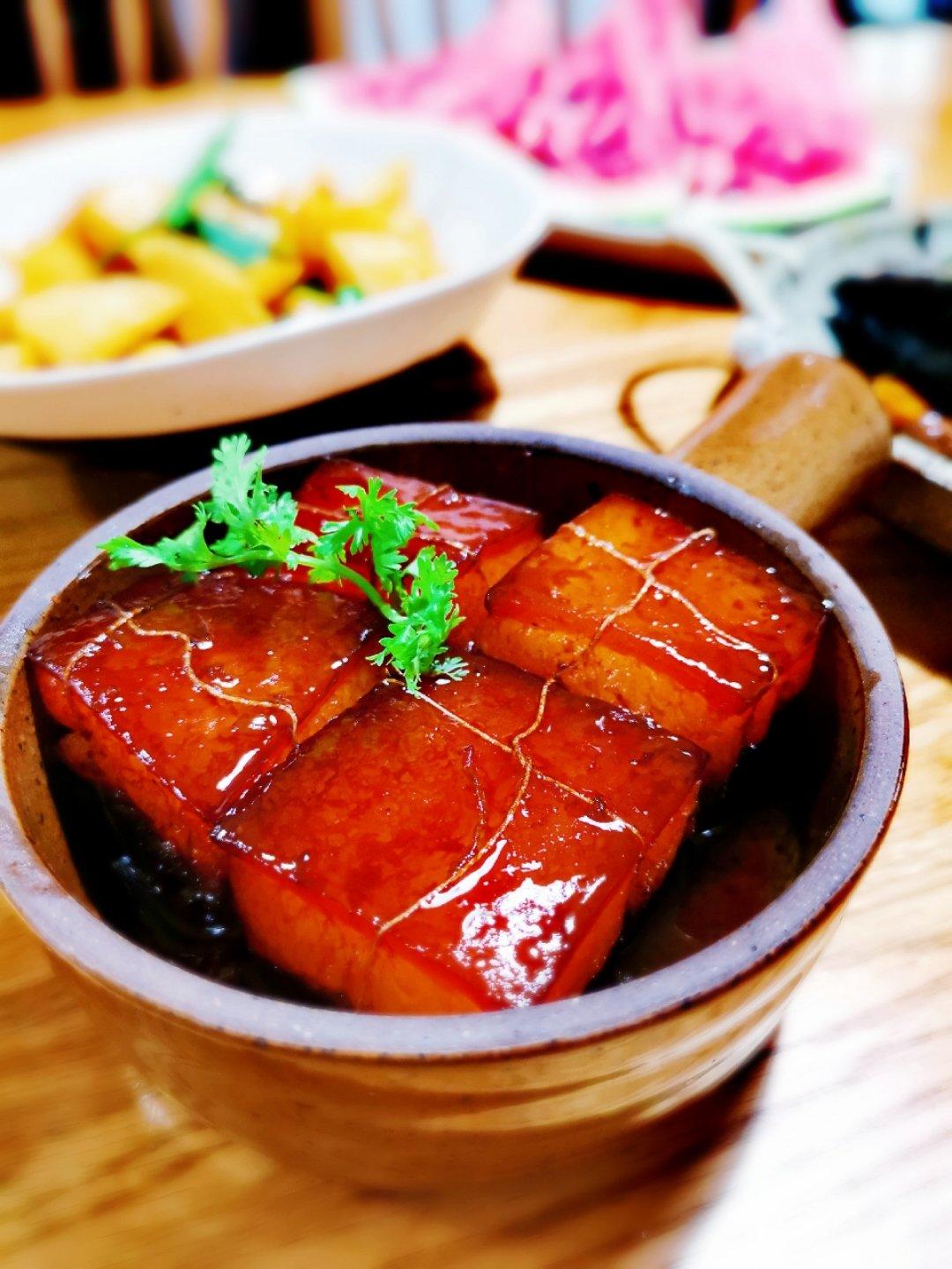 如何炖出不腻的东坡肉--酒店做法及家庭做法