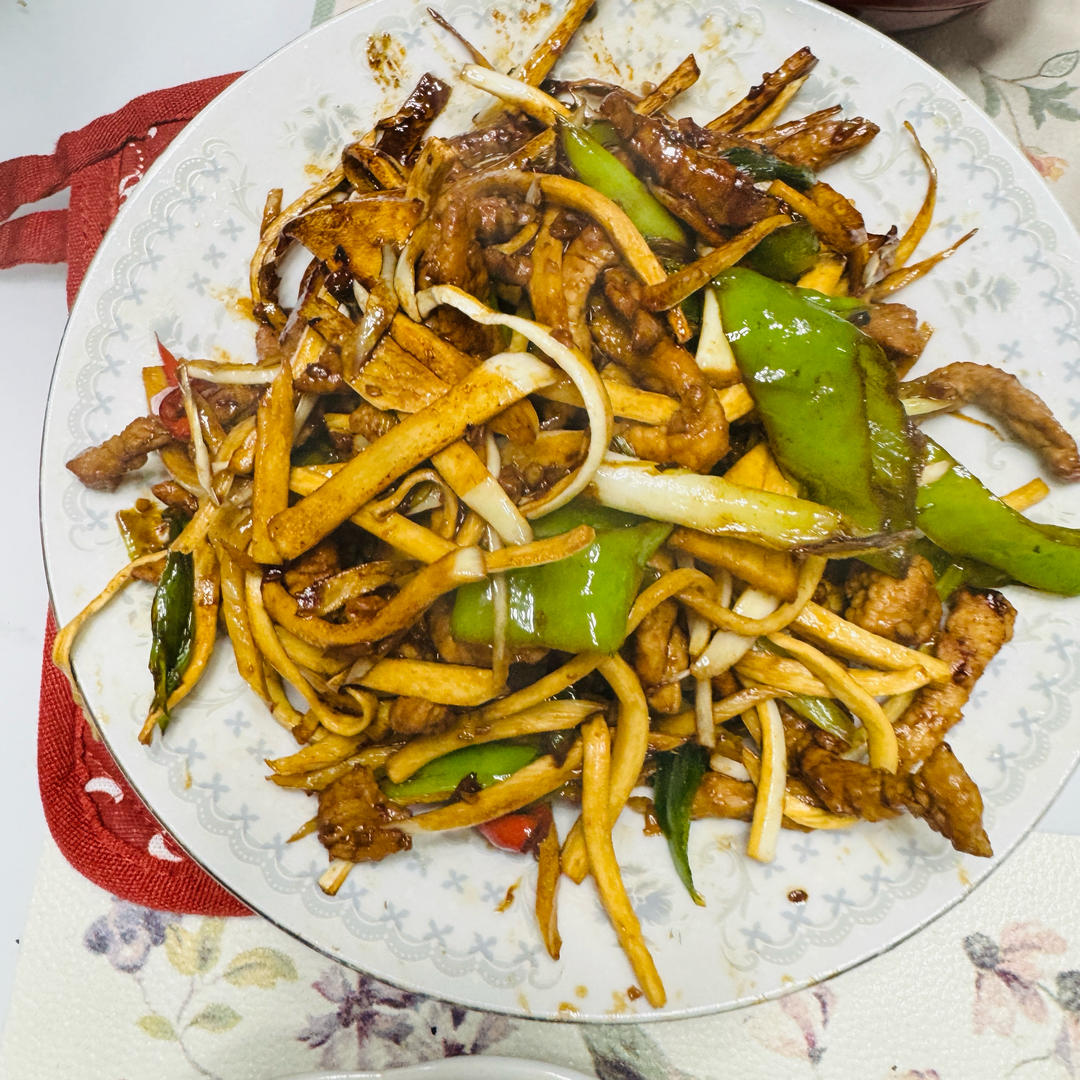 茭白这样做百吃不厌，茭白炒肉