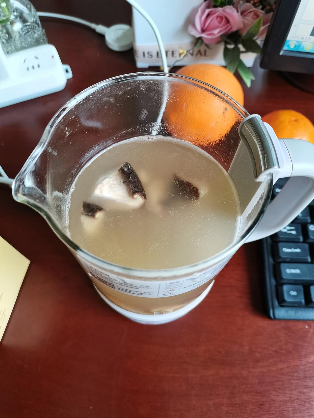 鲜甜鲍鱼椰子鸡汤【3月北鼎蒸炖锅食谱】