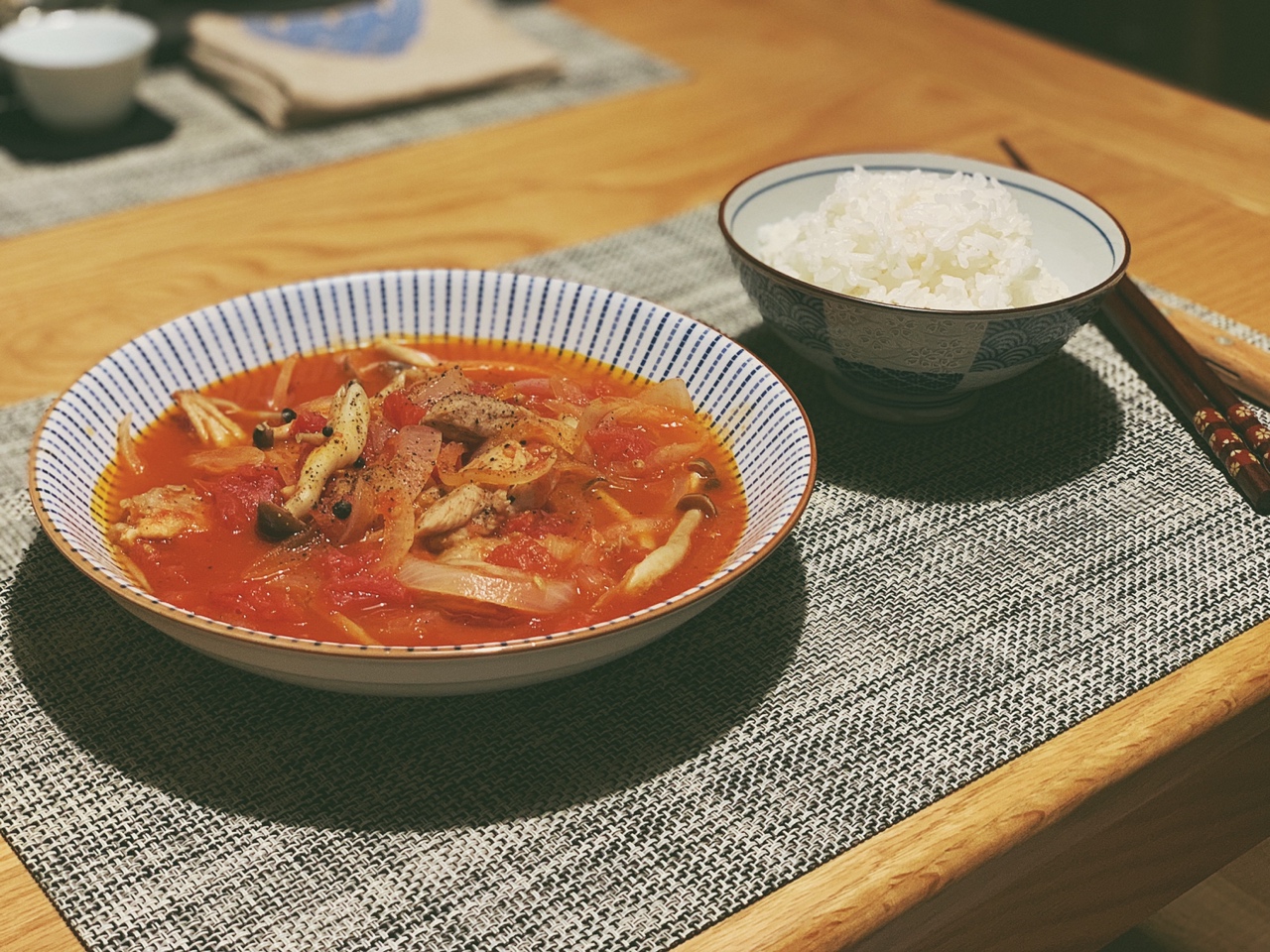 【昨日的美食】番茄鸡腿炖蘑菇（夏日轻食）太阳谷食谱