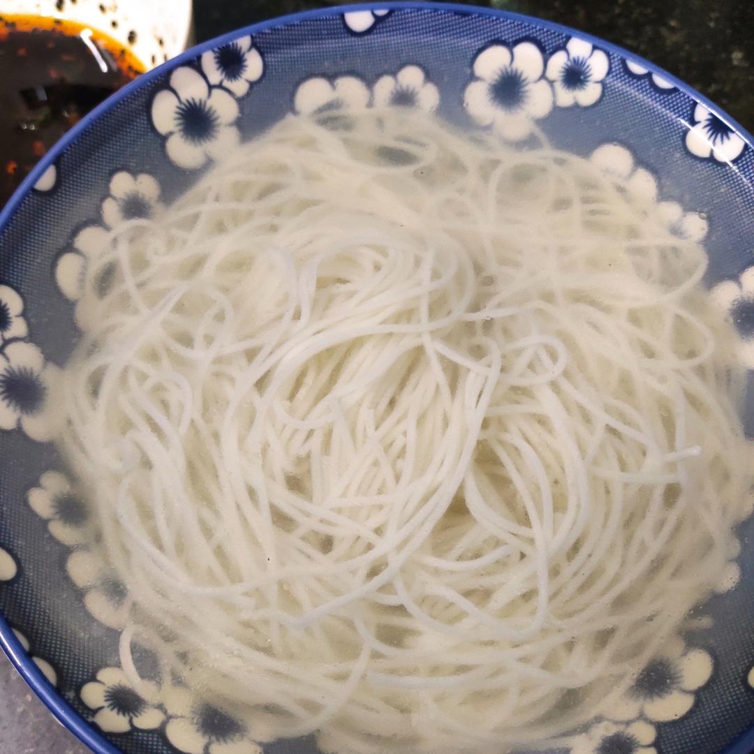 酸辣凉拌面