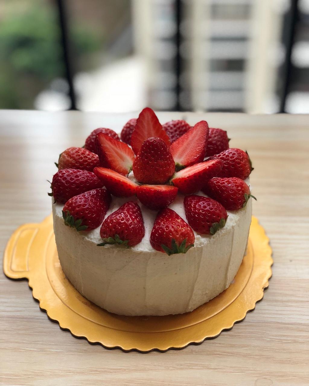 红颜草莓裸蛋糕