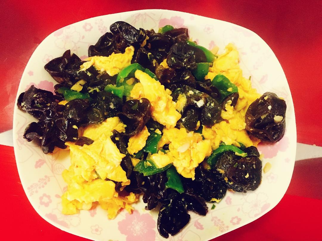 青椒鸡蛋炒木耳