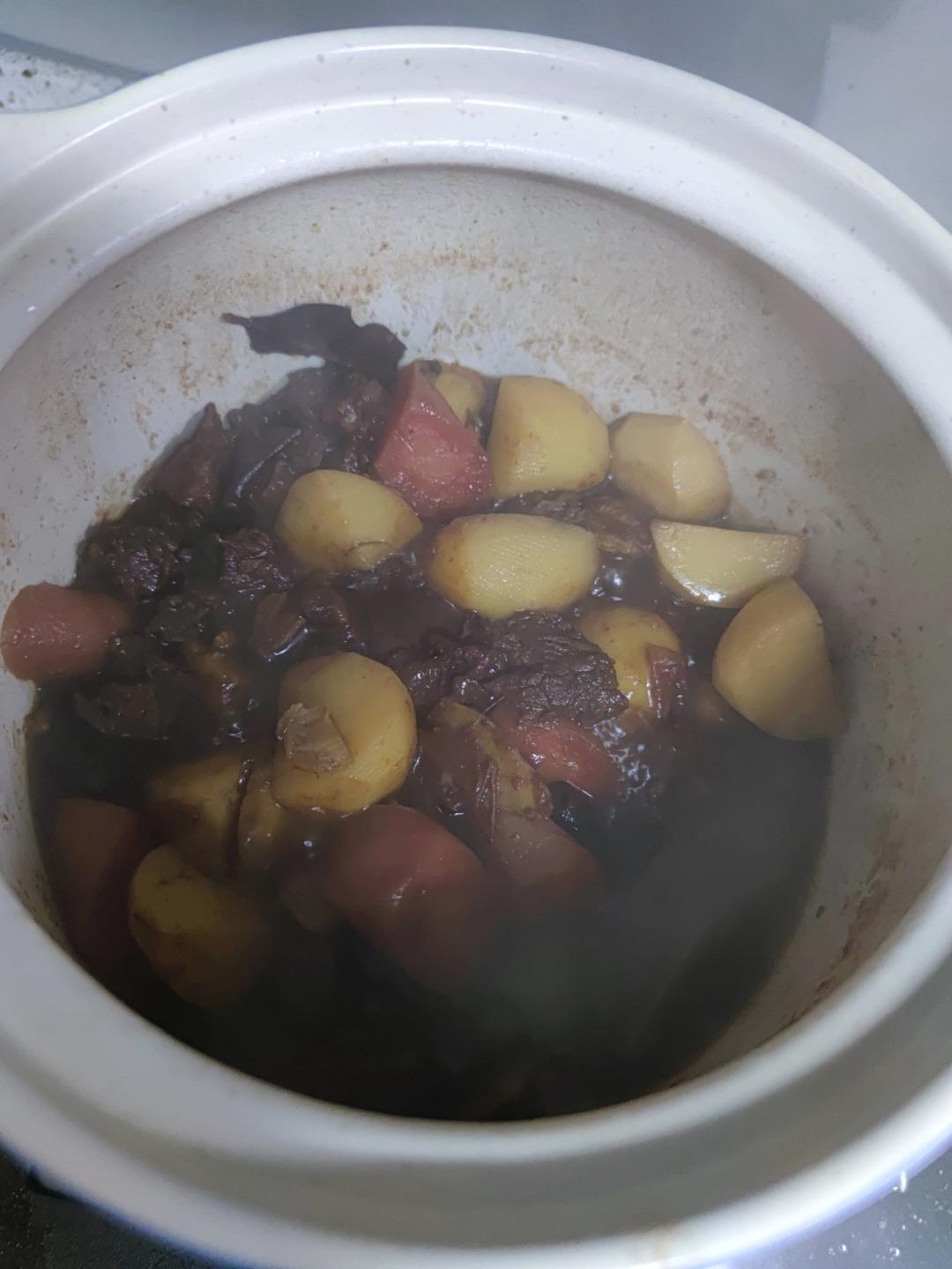 小土豆烧牛肉，红烧牛腩，好吃到舔盘