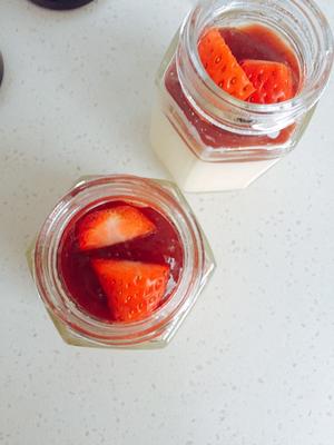 消耗淡奶油又快手的草莓布丁的做法 步骤8
