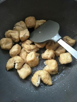 油豆腐烧肉的做法 步骤2