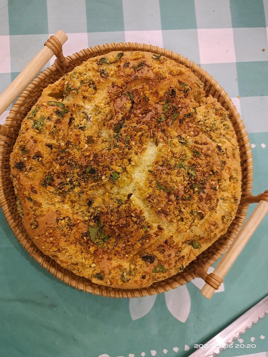 8寸香葱肉松戚风                      烤的时候满屋子葱香味