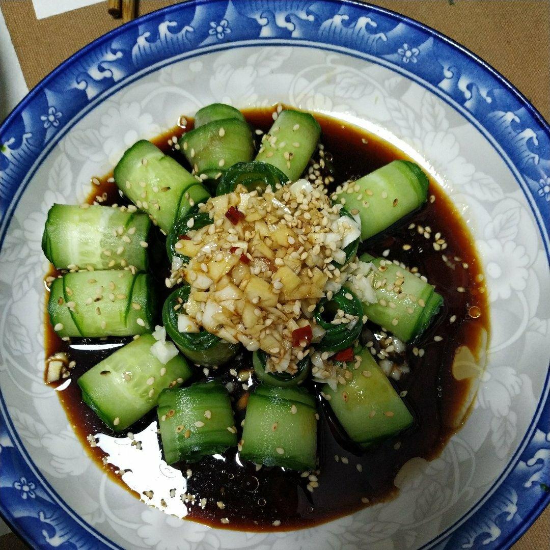 过年爽口小菜响油黄瓜卷