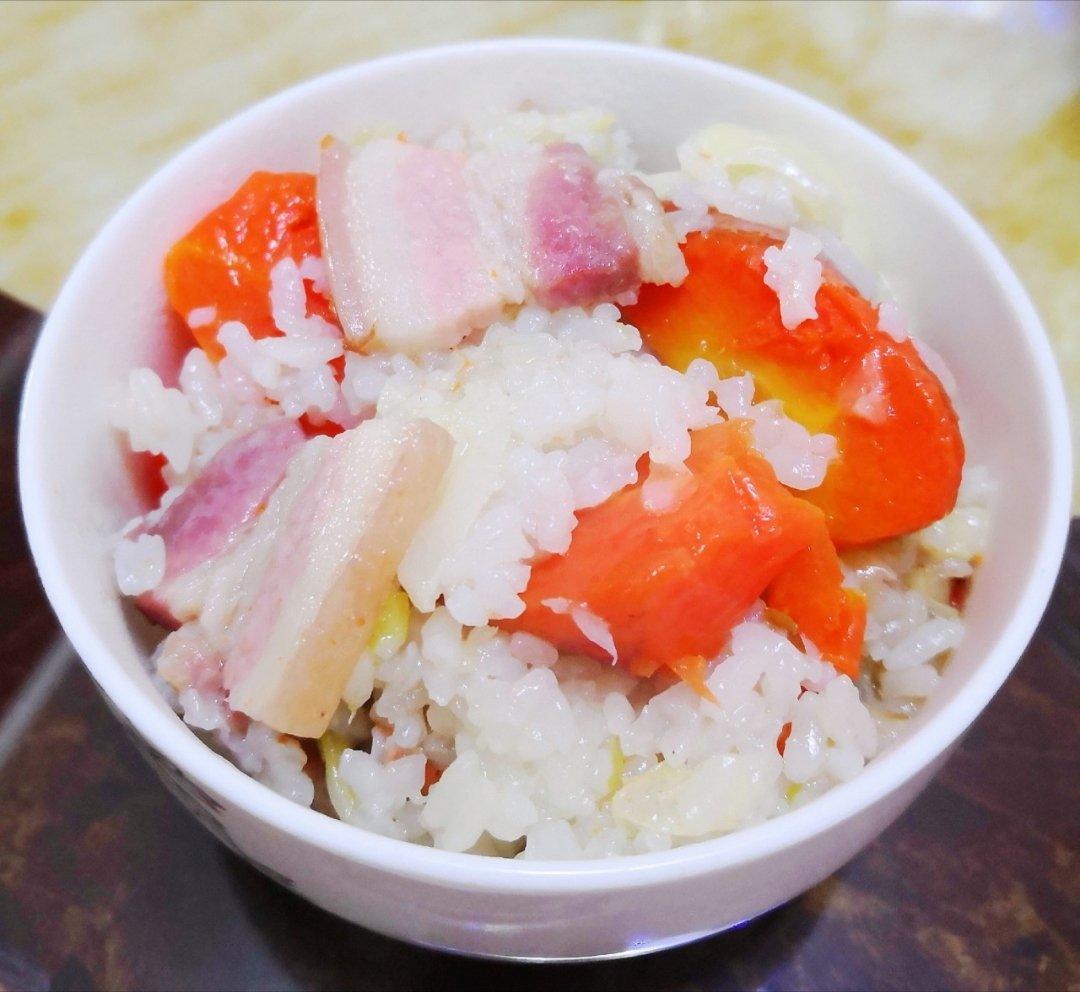 牛心菜（卷心菜）、胡萝卜、咸肉菜饭