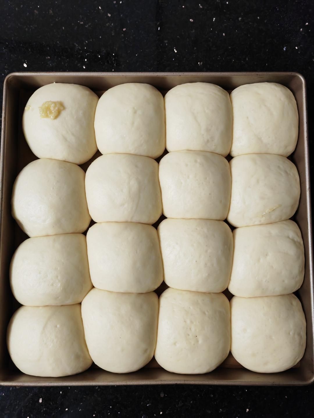 椰蓉小面包仅需一次发酵，椰蓉脆壳超软面包体，配方私房可用隔夜不变硬