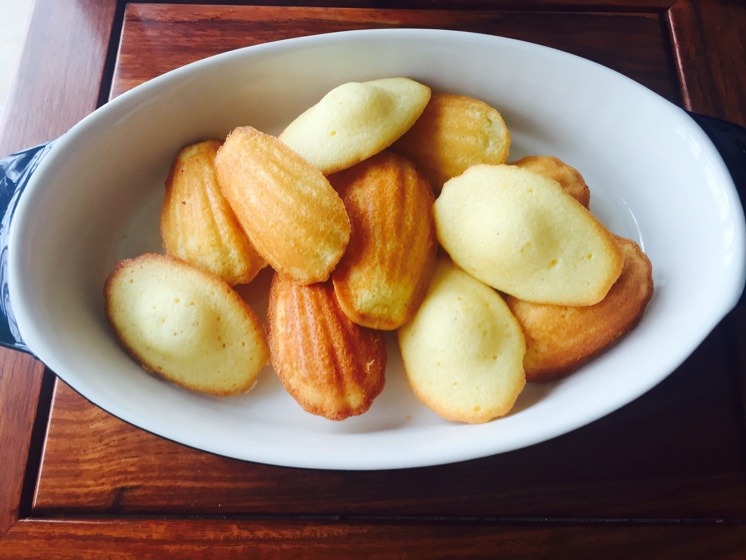 玛德琳（蓝带方）