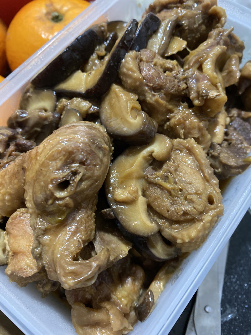 香菇炖鸡肉