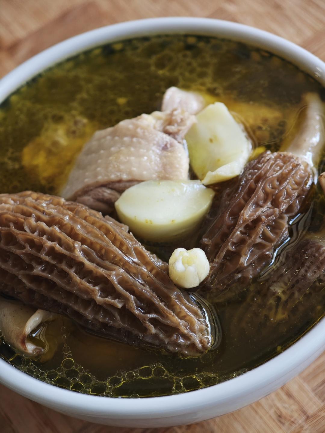 鲜掉眉毛的羊肚菌鸡汤的做法