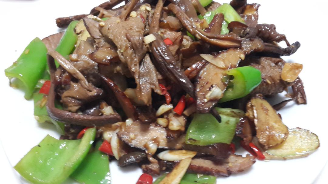 鸡枞菌炒腊肉