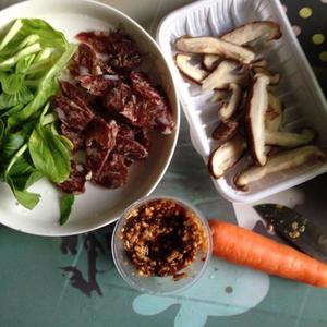 香菇腊肠饭 电饭锅版的做法 步骤2