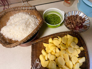土豆饭，香掉牙的锅巴洋芋饭的做法 步骤1