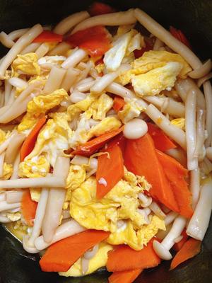 鸡蛋炒海鲜菇的做法 步骤7