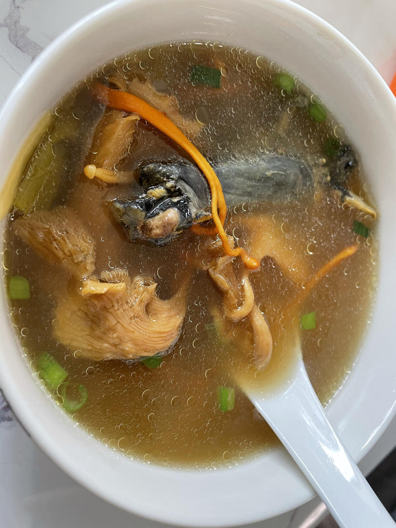 枸杞红枣乌鸡汤