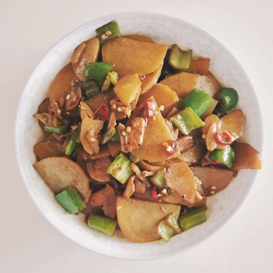 五花肉干煸土豆片