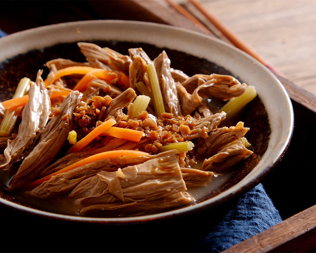 【每周食谱】凉拌的黑豆腐竹的做法