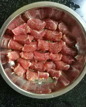 烤味的蒸猪腱子肉的做法 步骤2