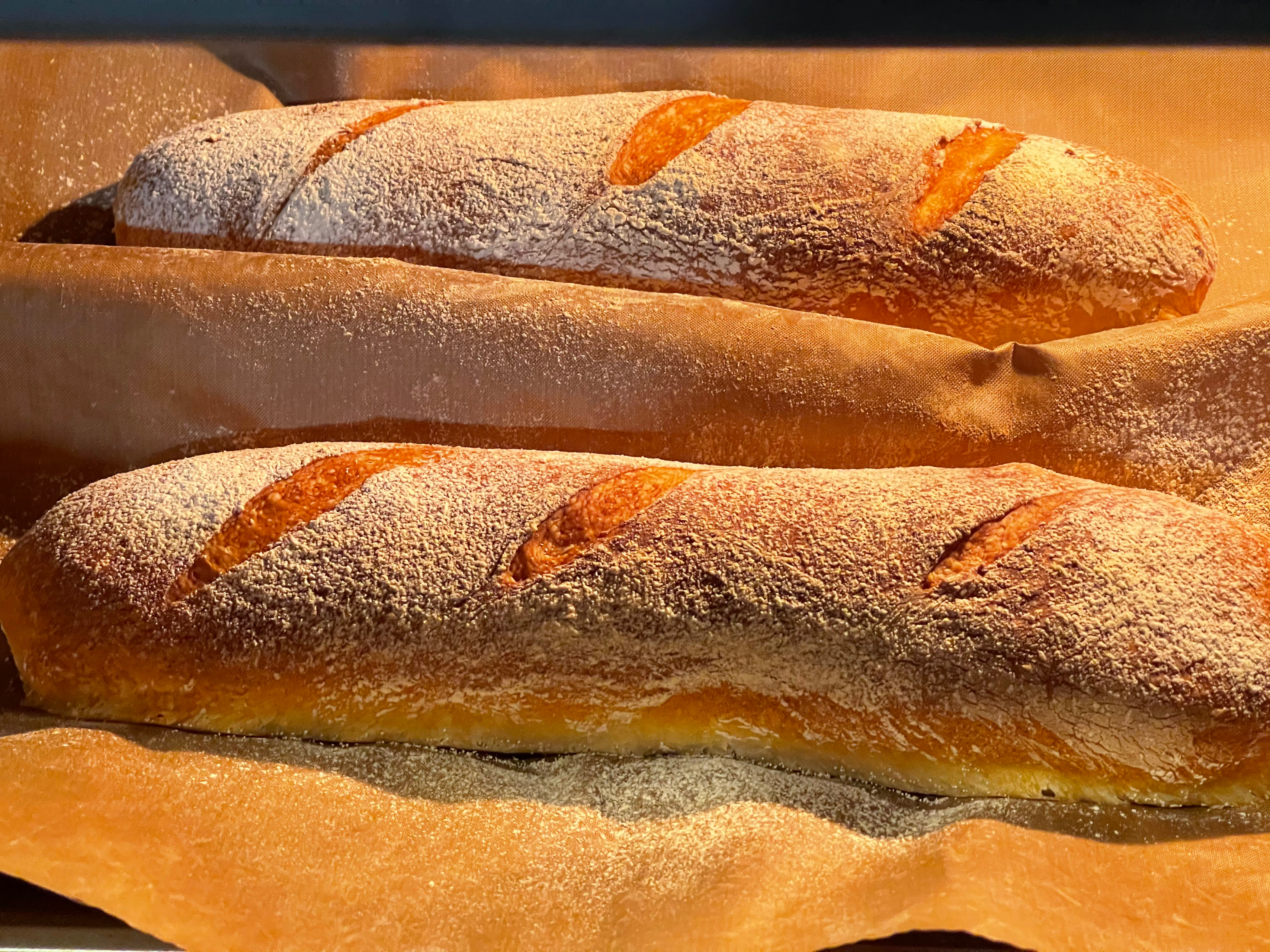经典法国传统面包——法棍（法式短棍）做法，又脆又软的奥秘