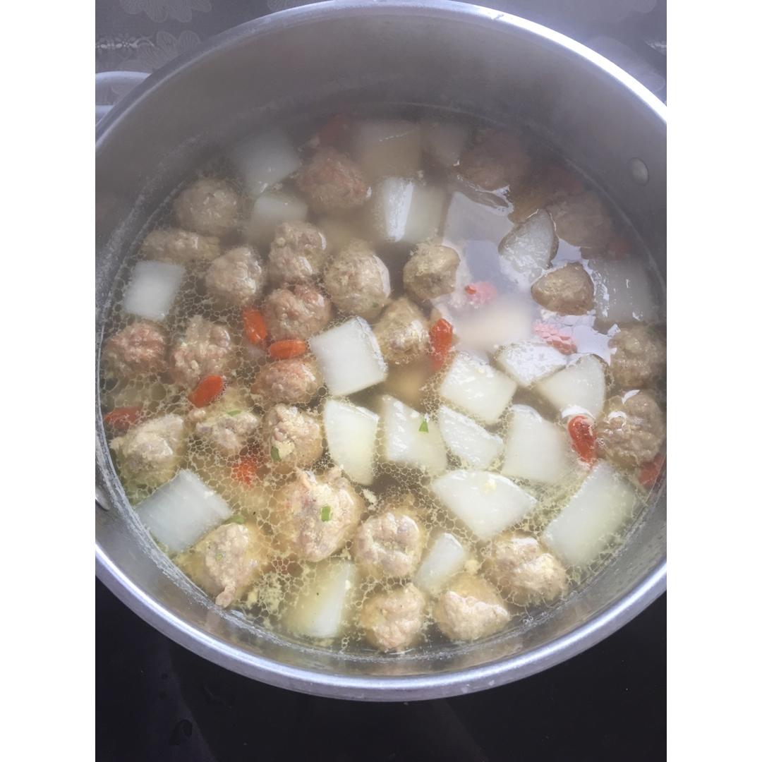 热乎乎来一碗冬令进补靓汤【鲜掉眉毛的羊肉丸烩萝卜】
