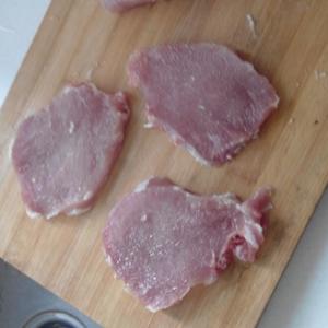 土猪肉 煎猪扒的做法 步骤1
