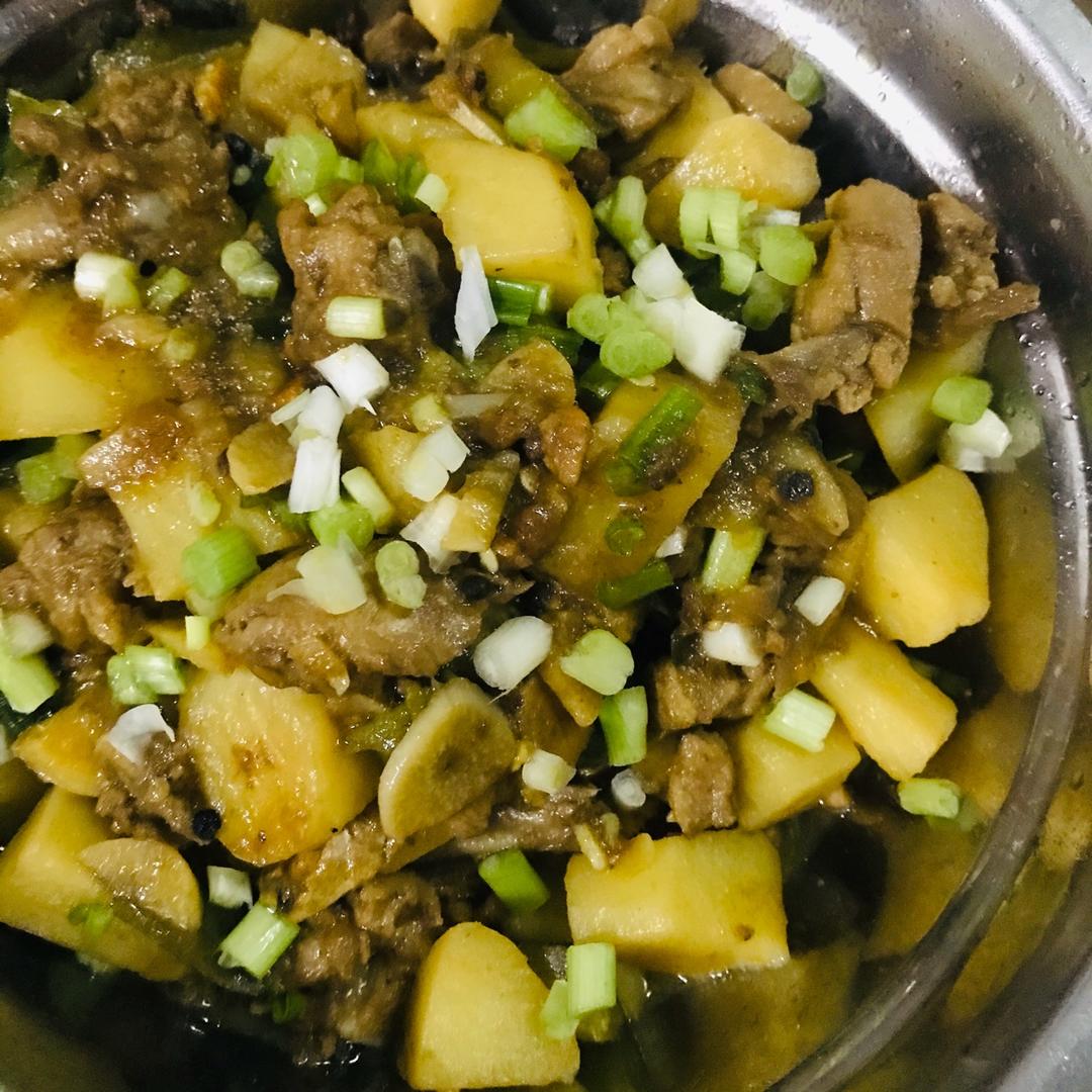 【土豆烧鸭】