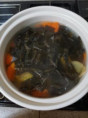 海带玉米胡萝卜排骨汤的做法 步骤8