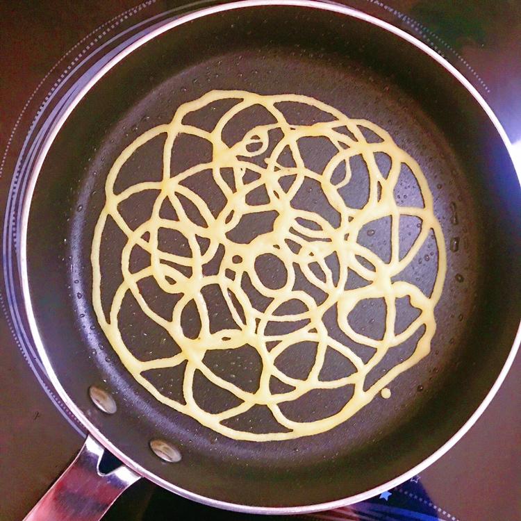 浪漫的蕾丝鸡蛋卷