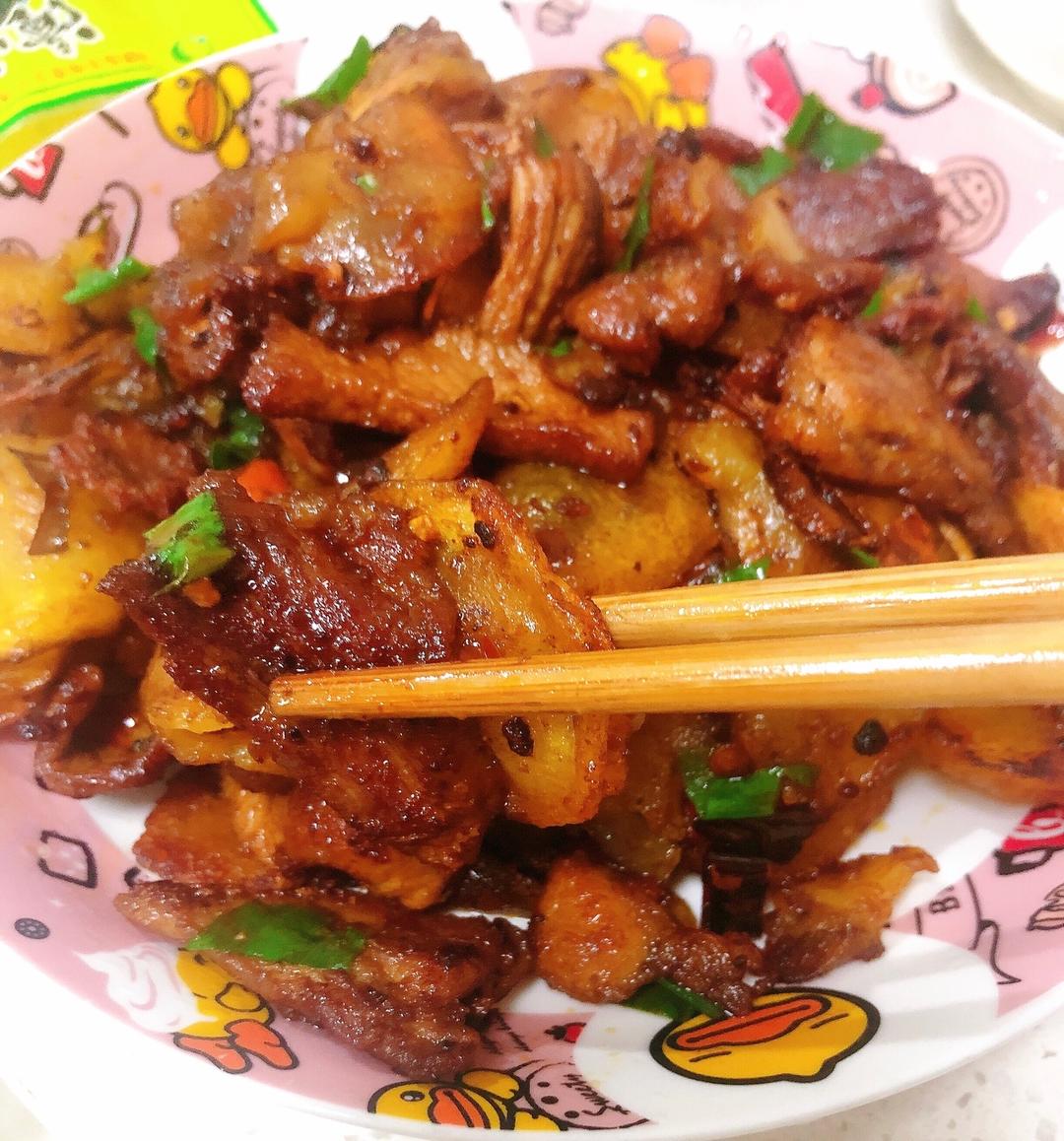 土豆炒肉（燃焦焦的）👍