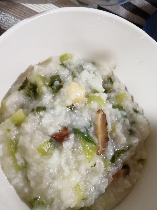 鲜贝香菇蔬菜粥