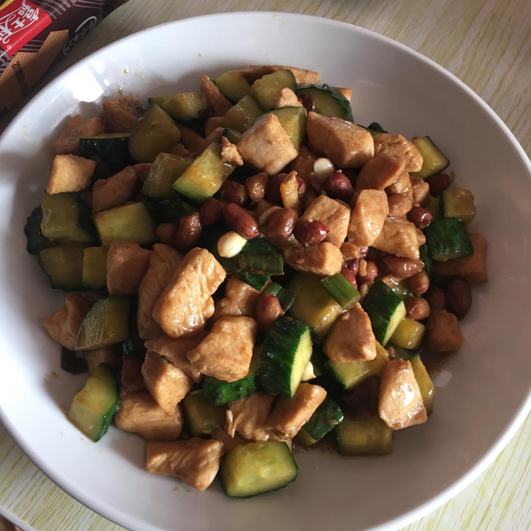超级下饭的辣炒黄瓜鸡丁