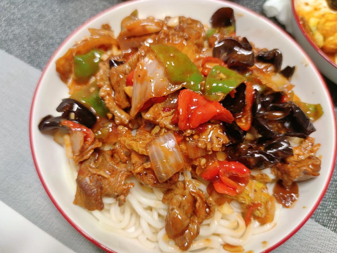 新疆过油肉拌面