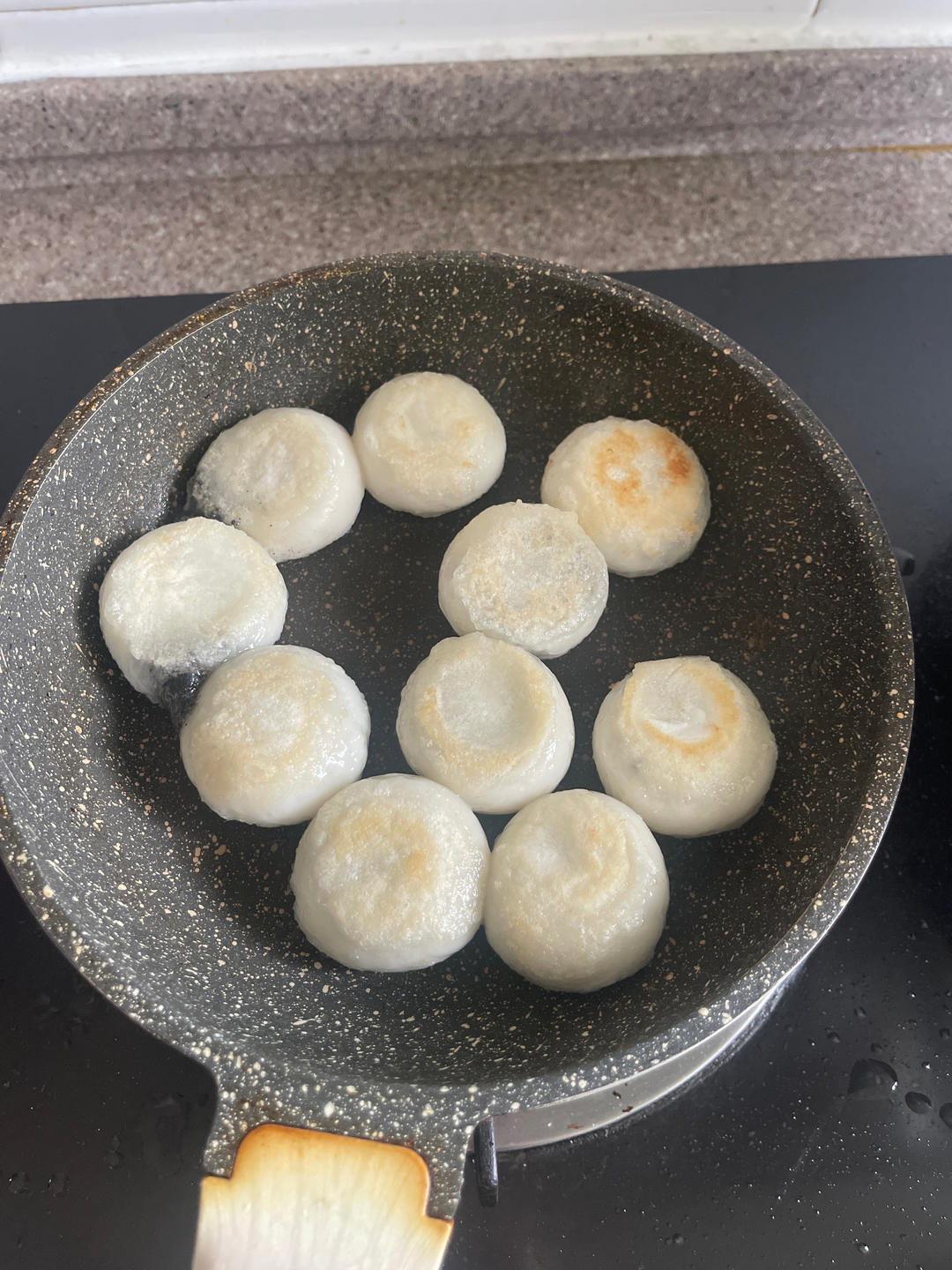 糯叽叽的煎汤圆
