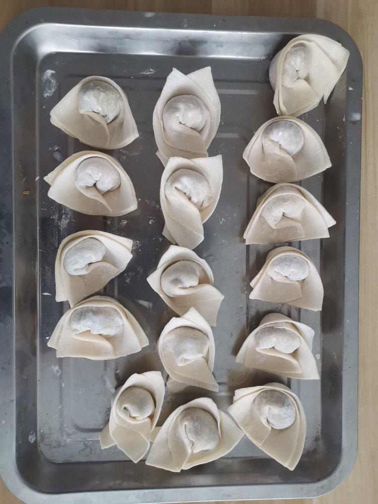 馄饨（两种包法）