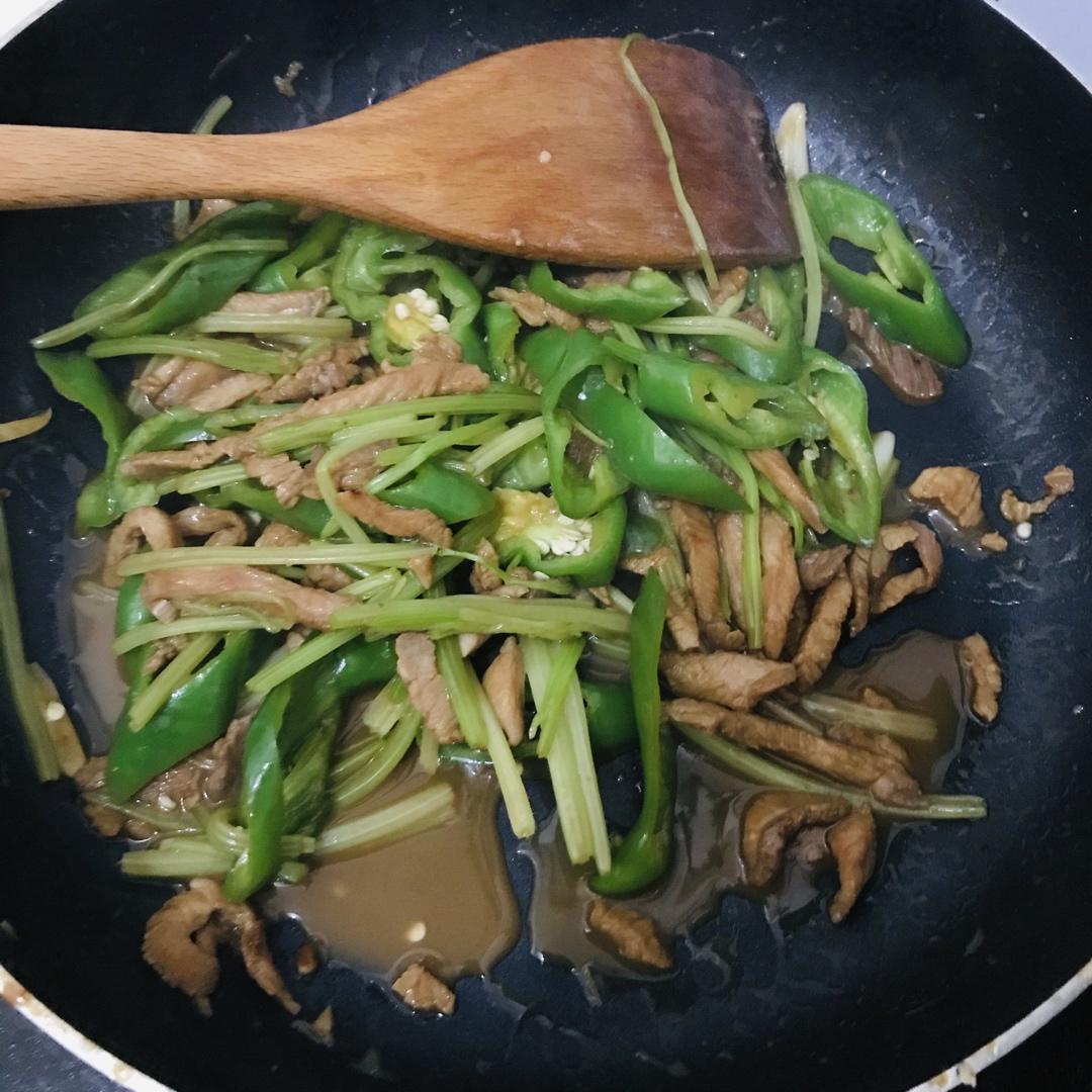 耗油辣椒肉丝